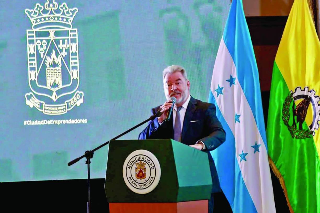 Y presuntamente en ese momento el vicealcalde aprovechó para acercarse al testigo.