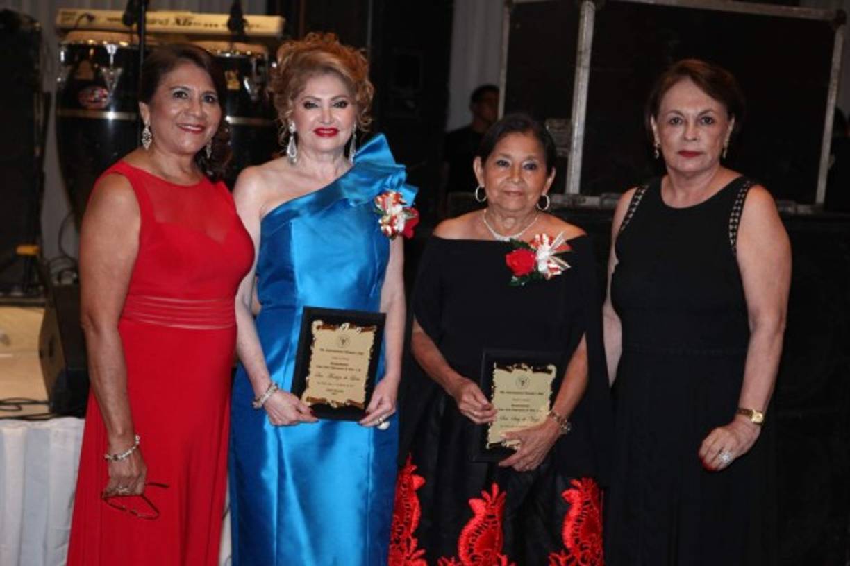 Vilma Karow, Maritza Lara, Susie Moya y Rosario Núñez.