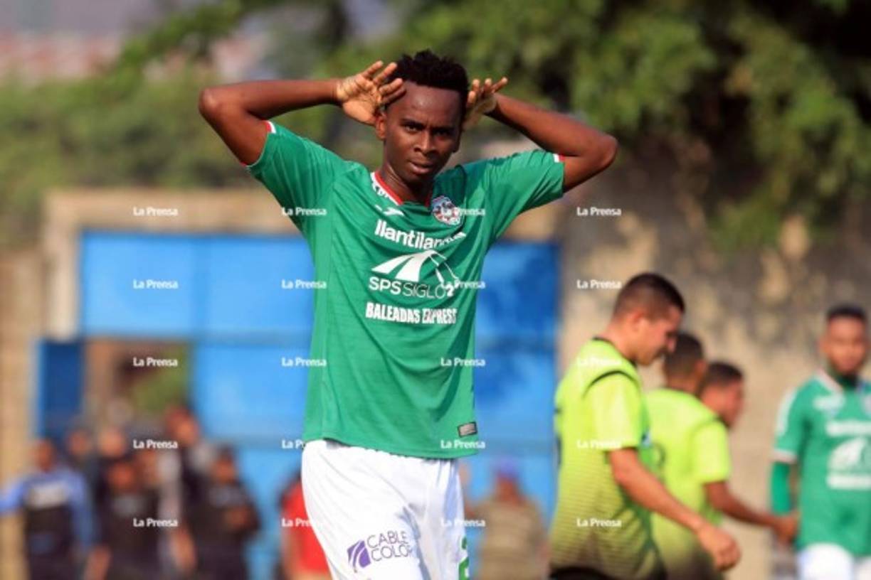 El festejo de Bryan Johnson tras abrir el marcador para el Marathón frente al Real de Minas.