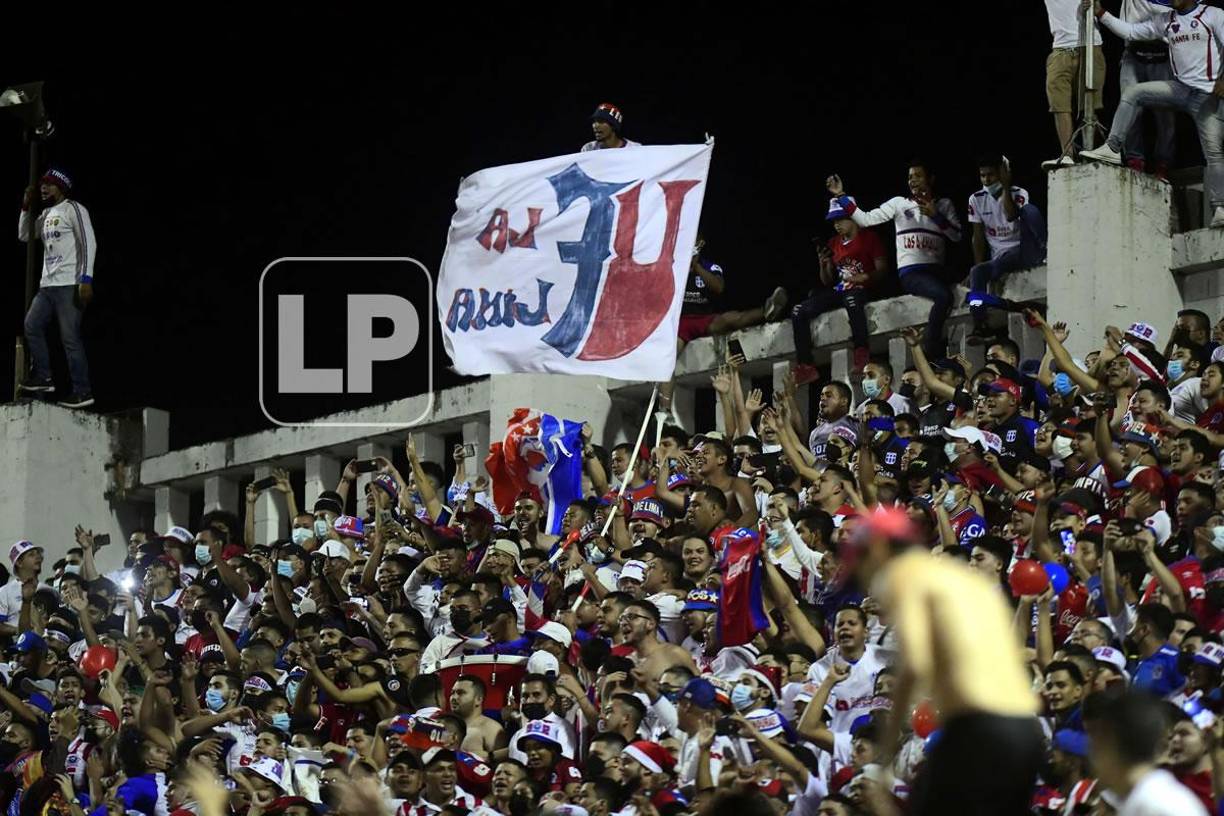 Los aficionados olimpistas festejaron un nuevo título, el cuarto consecutivo de la mano de Pedro Troglio.