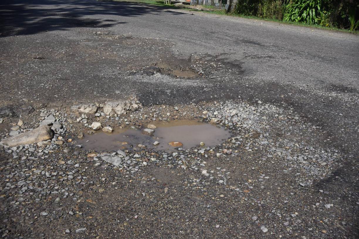 Las reparaciones que se han hecho en los ultimos meses no ha funcionado ya que la carretera CA-13 ya dio su vida úti y necesita ser reconstruida totalmente. 