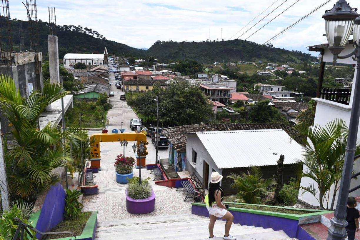 Dulce Nombre Copán, un pintoresco pueblo ubicado a unos 20 minutos de Santa Rosa de Copán, es un rinconcito de arte y cultura nacional. 
