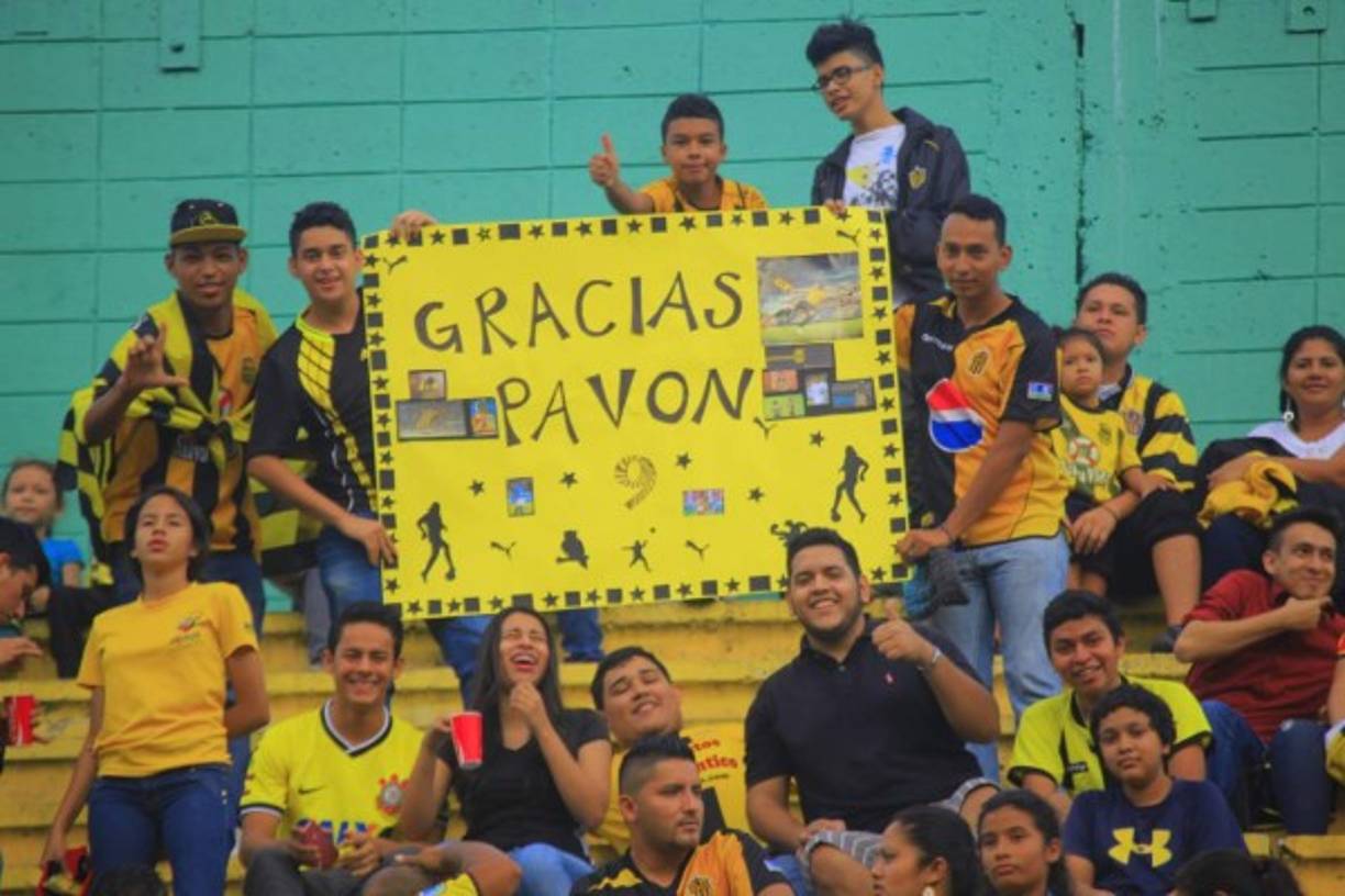 'Gracias Pavón', el artillero Carlos Pavón cuenta con el cariño de los aurinegros.