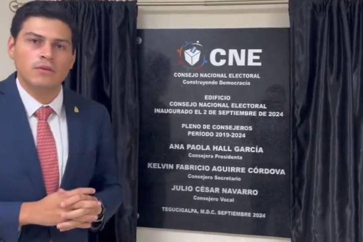 El expresidente del Consejo Nacional Electoral (CNE), Kelvin Aguirre, respondió al nuevo consejero Marlon Ochoa, instándolo a dejar su “mentalidad de activista” y a asumir su rol como “árbitro electoral”. 