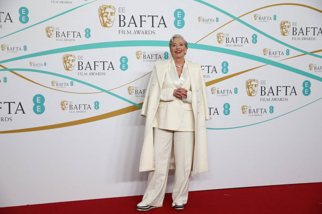 La actriz británica Emma Thompson, muy elegante con este traje blanco. 