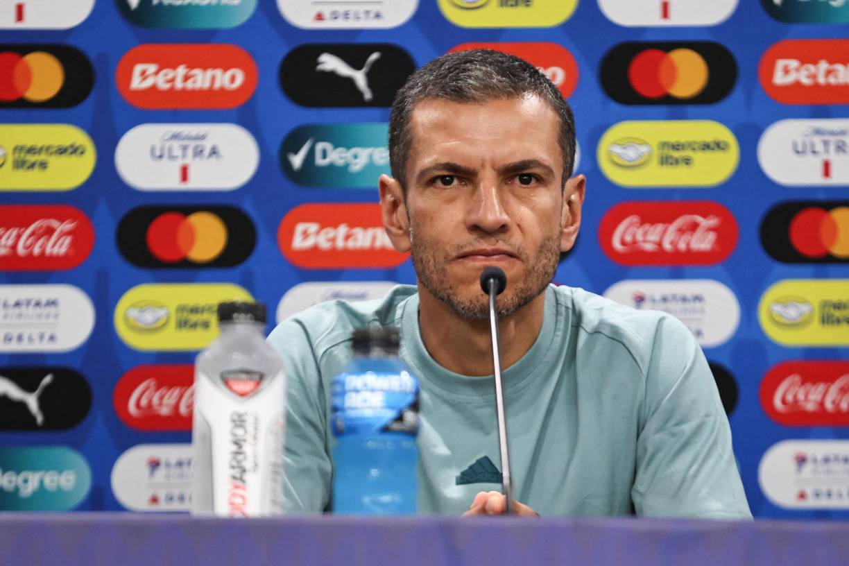 Jaime el Jimmy Lozano todavía no se ha ganado el respeto en el banquillo y muchos critican su novatez.