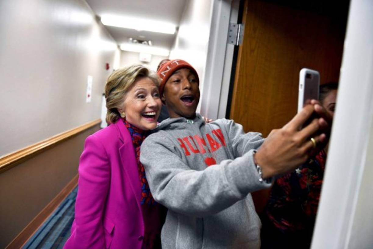 Pharrell Williams ya le dio su voto anticipado a Hillary Clinton.