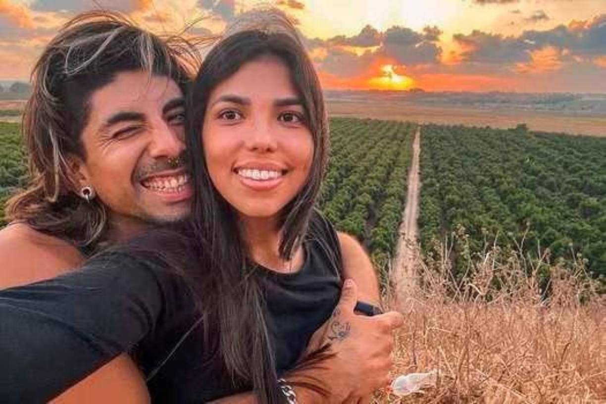 “Cogieron unos niños inocentes que estaban en una fiesta para atacarlos de una brutal manera, desarmados, sin uniforme y sin nada. Ellos no estaban representando a nuestro Ejército, ellos estaban en una fiesta y estos vulgares asesinos nos los atacaron salvajemente”, denunció el padre de la joven sobre el que hasta ahora es el episodio más sangriento de esta guerra tras recuperarse al menos 260 cuerpos sin vida.