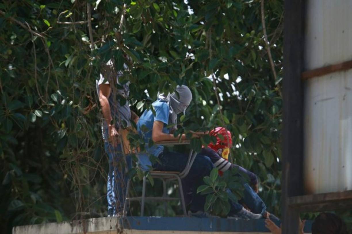 Los protestantes tienen hasta las 4:00 pm para desalojar pacíficamente el centro universitario informó Jorge Rodríguez Montoya, vocero de la Policía Nacional en San Pedro Sula.