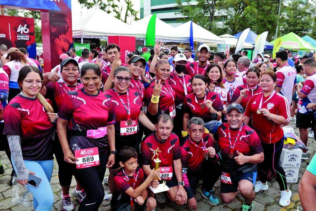 Así se formó un grupo de veteranos que compitieron en la categoría de 40 años o más.