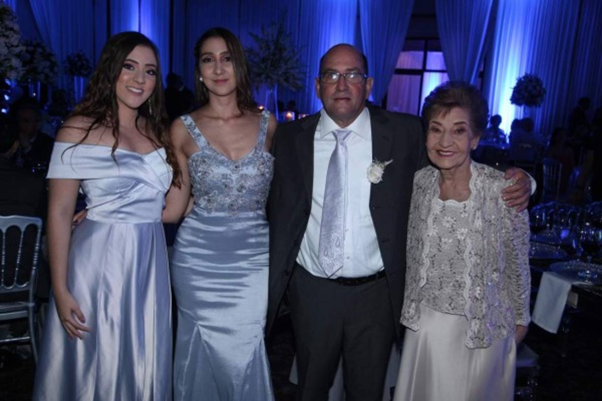 Andrea, Paola, Miguel y Ana María Charry.