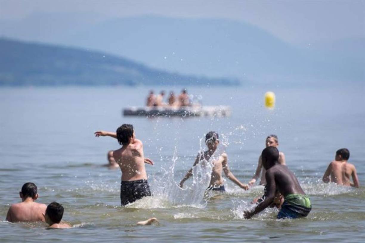 En España, esta ola de calor provocada por la llegada de una masa caliente de África, durará al menos hasta el 1 de julio.
