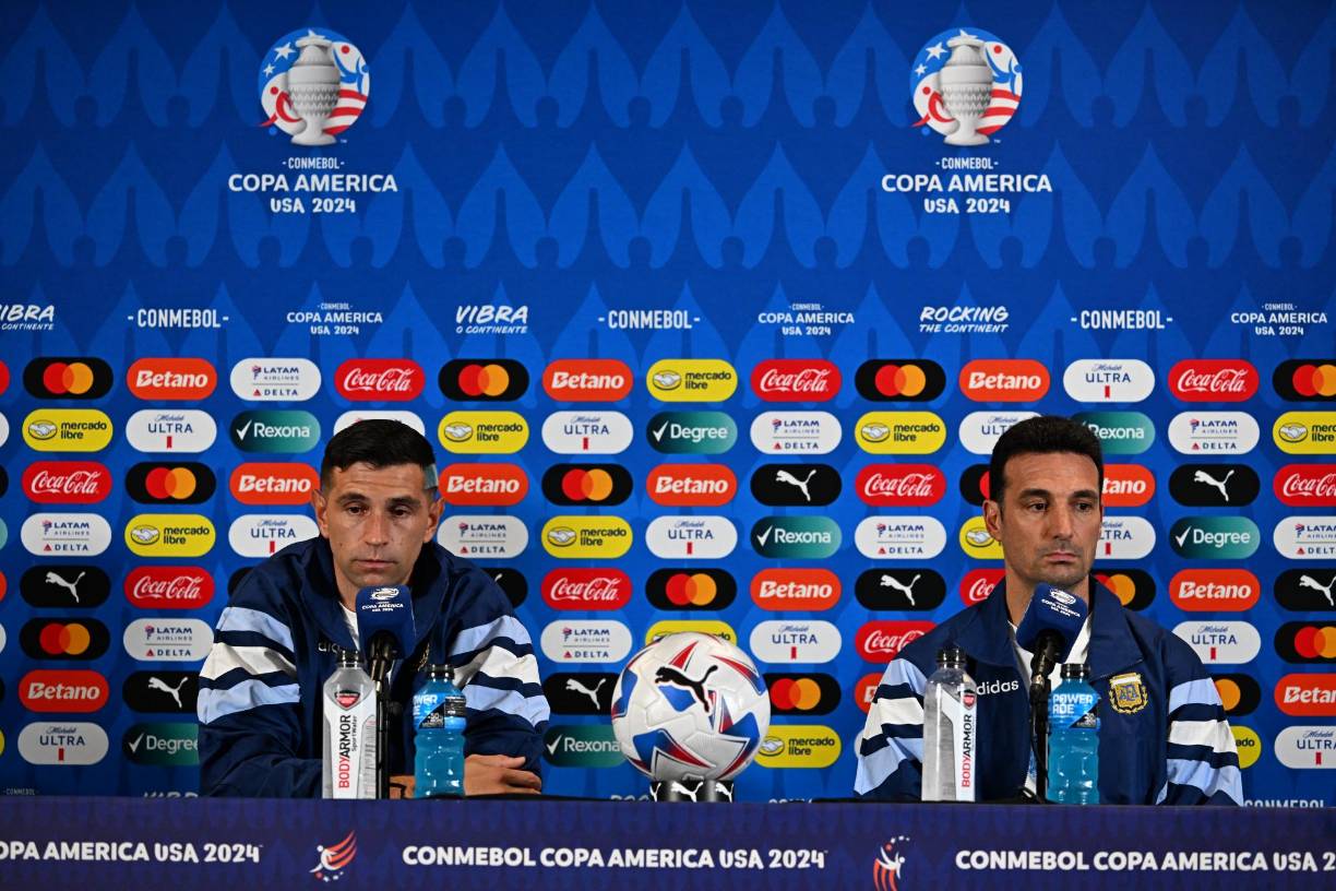 Previo a las finales anteriores de Lionel Scaloni con Argentina, siempre se llevó al Dibu Martínez a las conferencias de prensa. Ante Colombia no fue la excepción que aparecieron ambos ante los medios de comunicación. El DT no ha perdido ninguna final con los argentinos.