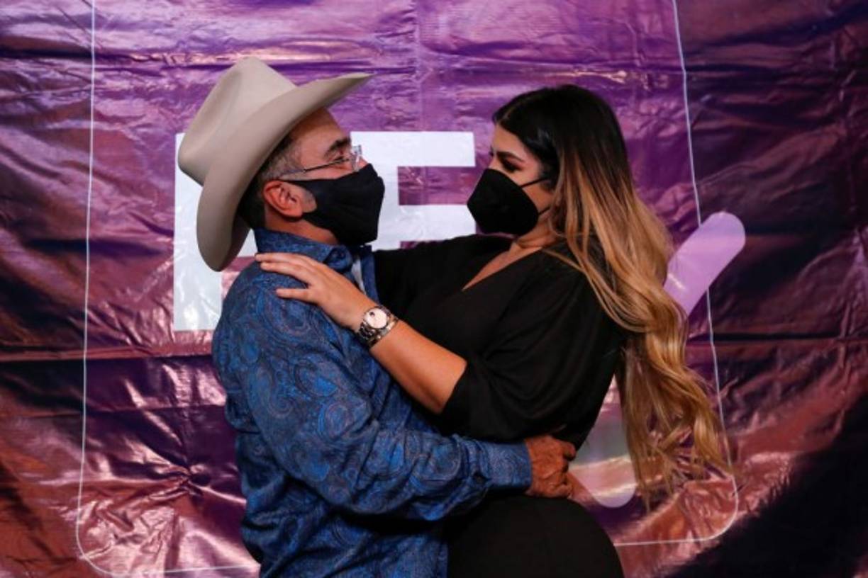 En conferencia de prensa, Fernández Jr. aseguró que de ser elegido trabajará en temas de 'salud, seguridad y trabajo', y que buscará ganarse la confianza de la población.