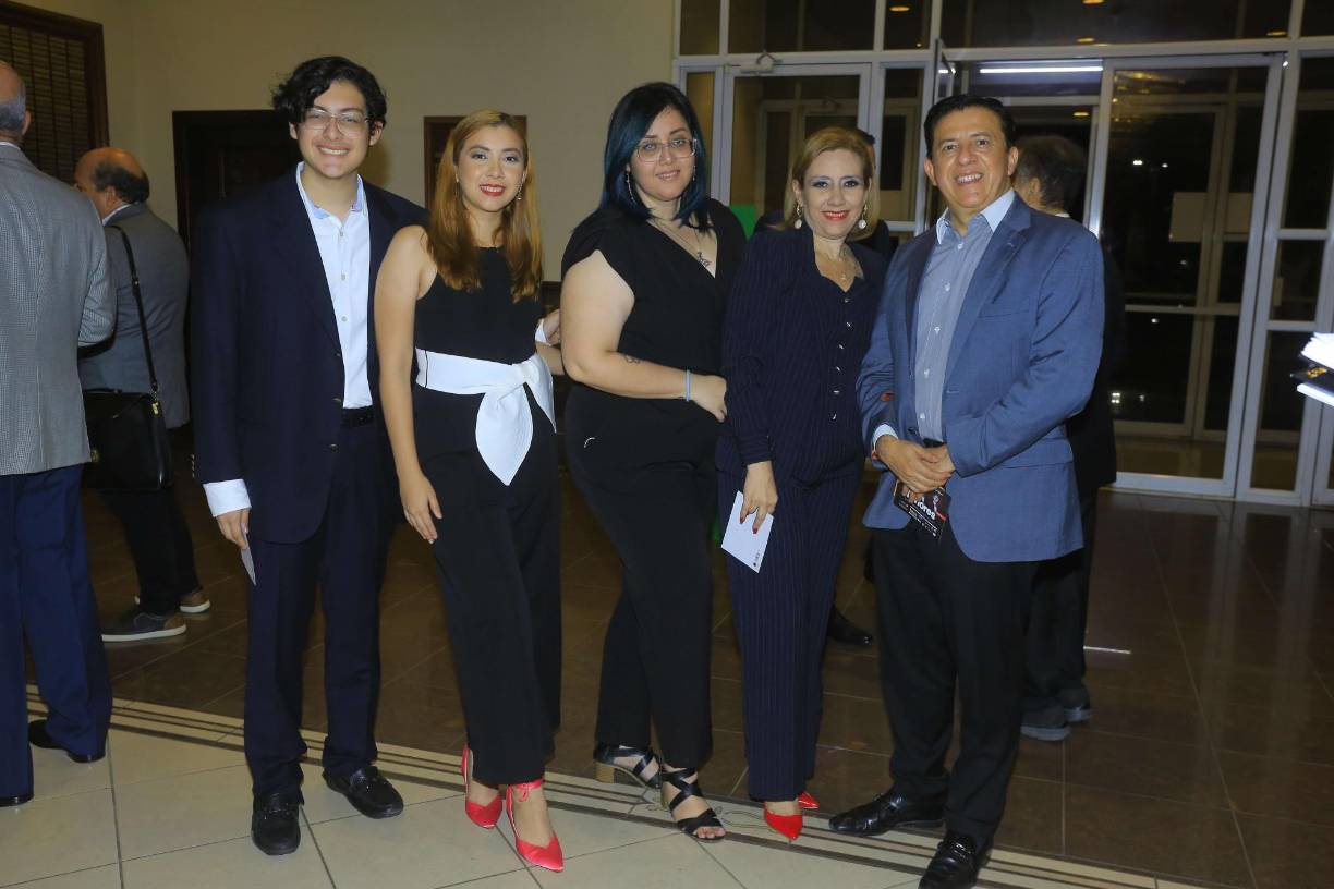 Andrés, Ashley, Andrea, Bessy y Lenín Palencia 