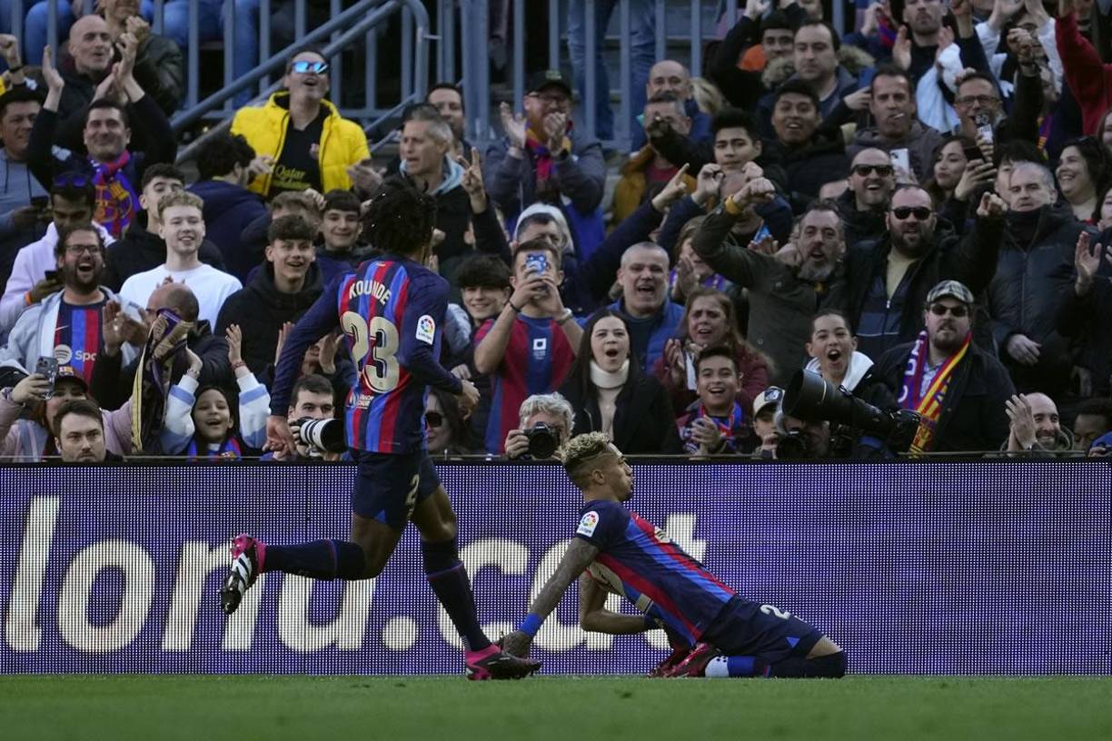 Secuencia de la celebración de Raphinha tras su gol que le dio la victoria al Barcelona ante el Valencia.