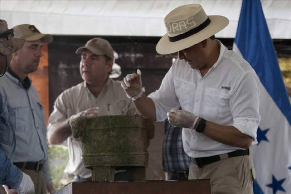 El enigma que ronda la mítica Ciudad Blanca en las selvas de La Mosquitia de Honduras es referente de un reportaje de la prestigiosa revista National Geographic.