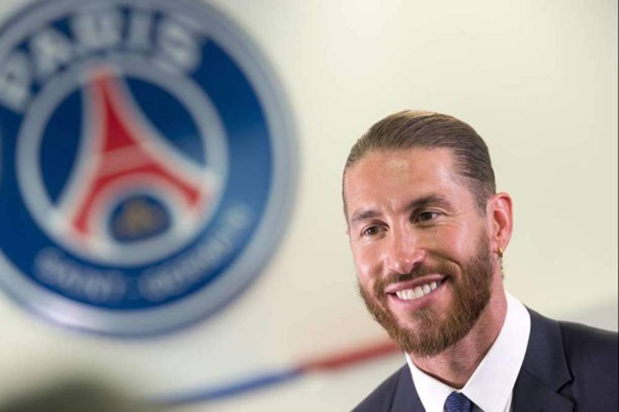 Así se presentó Sergio Ramos a las instalaciones del PSG para la firma de su contrato.