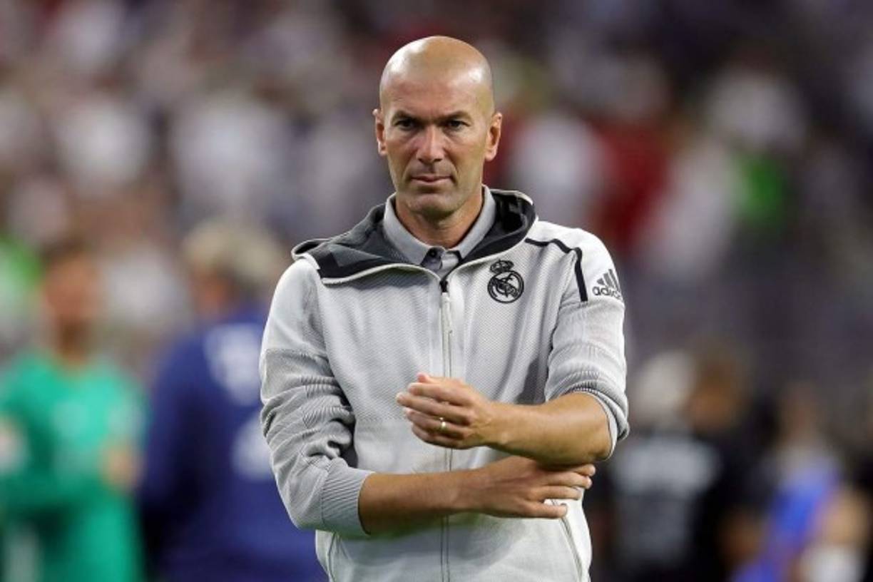 Zinedine Zidane podría dejar al Real Madrid para asumir la dirección técnica de otro gigante del fútbol europeo: la Juventus, club que lo tiene como prioridad para la próxima temporada. <br/><br/>Según el diario francés Le10Sport, los directivos del conjunto 'bianconeri' no están conformes con el rendimiento de Maurizio Sarri y en breve iniciarían conversaciones con 'Zizou' para llevarlo a la Serie A y juntarlo con Cristiano Ronaldo.