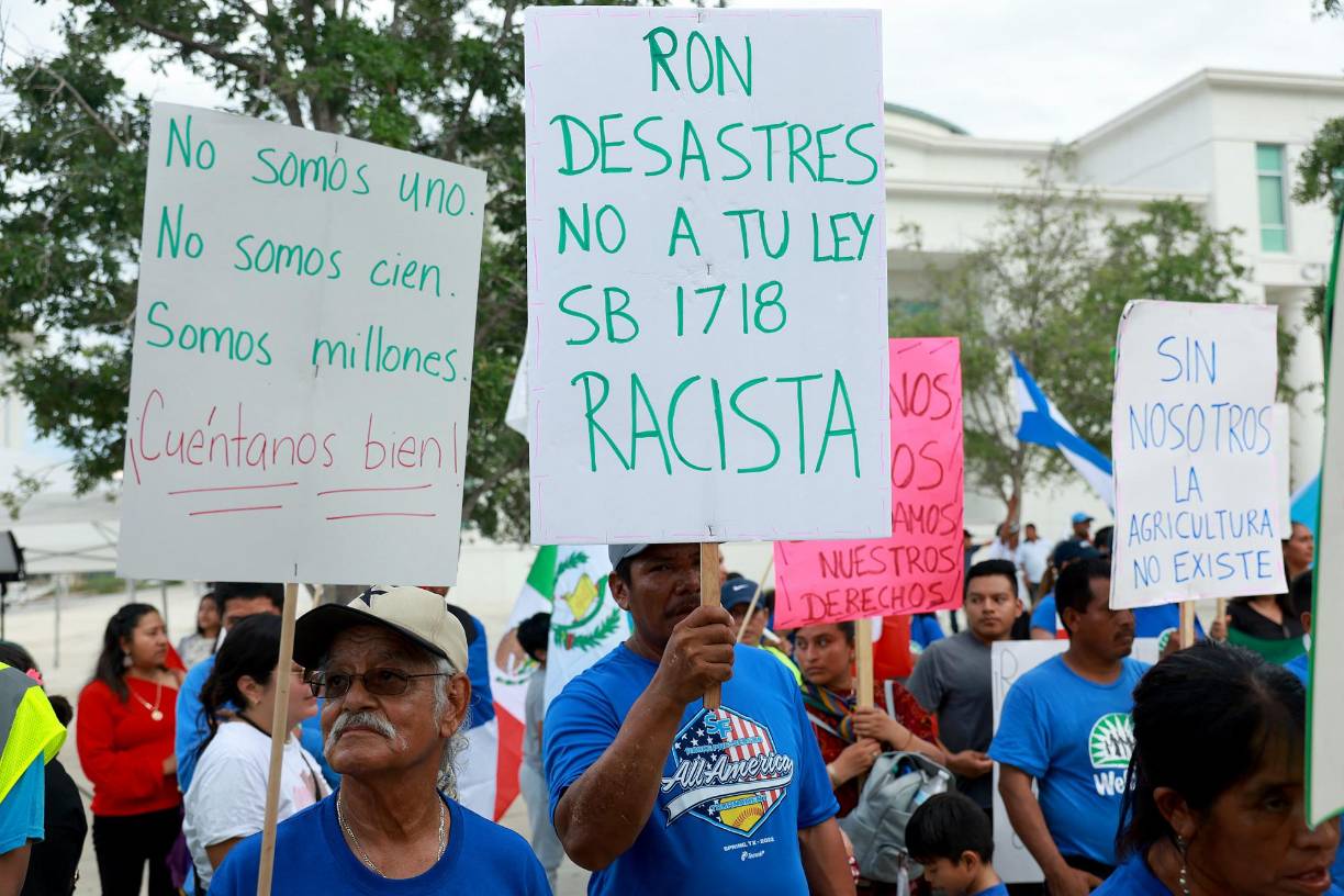 En Homestead, los manifestantes aseguraron que la nueva ley del Gobernador republicano Ron DeSantis, quien aspira a la Presidencia en 2024, les hace la vida más difícil a los más de 775 mil personas indocumentadas que viven en la entidad, así como para los muchos residentes que les dan trabajo.
