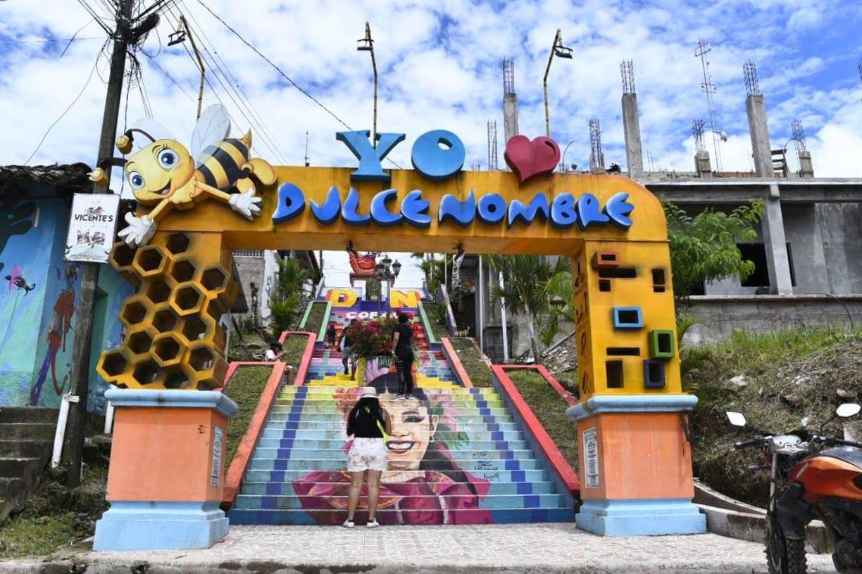 Desde este jueves, el movimiento de visitantes aumentó en los diversos sitios turísticos de Honduras. La Ruta de los Pueblos es la oferta que promueve Canaturh en el occidente del país. Fotos: Héctor Edu/DIARIO LA PRENSA