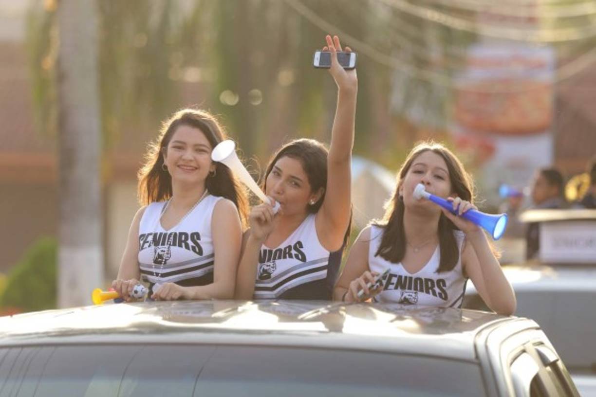 La estudiantes disfrutaron toda la caravana.