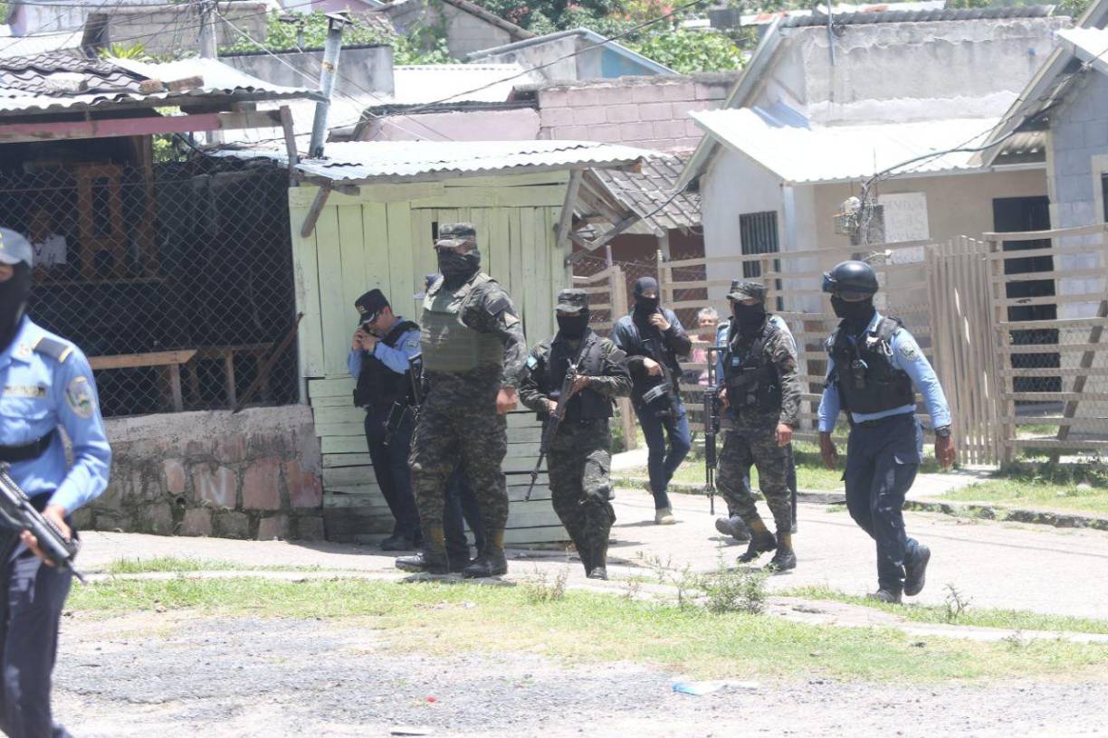 Algunos vecinos dijeron estar asustados por las detonaciones de las diferentes armas fuego.