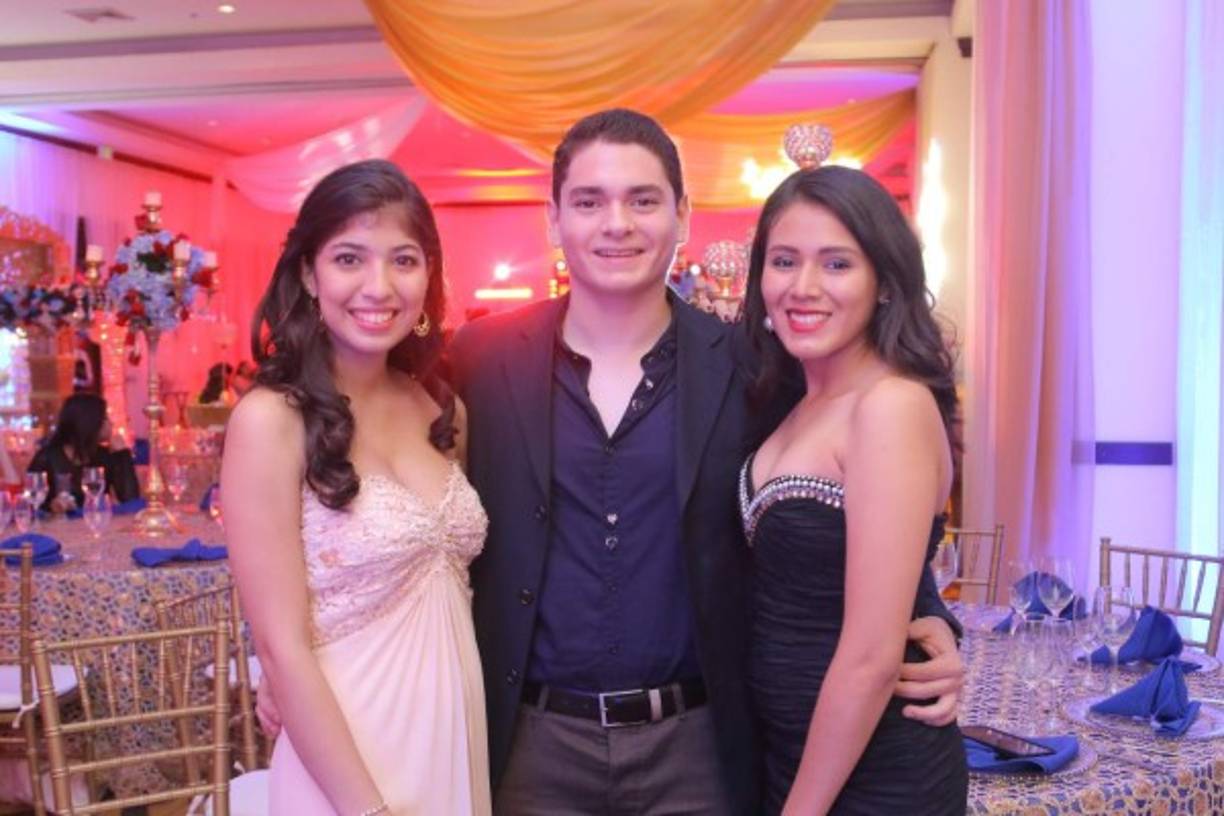 Elaine Aranky, Ricardo Figueroa y Claudia Díaz.