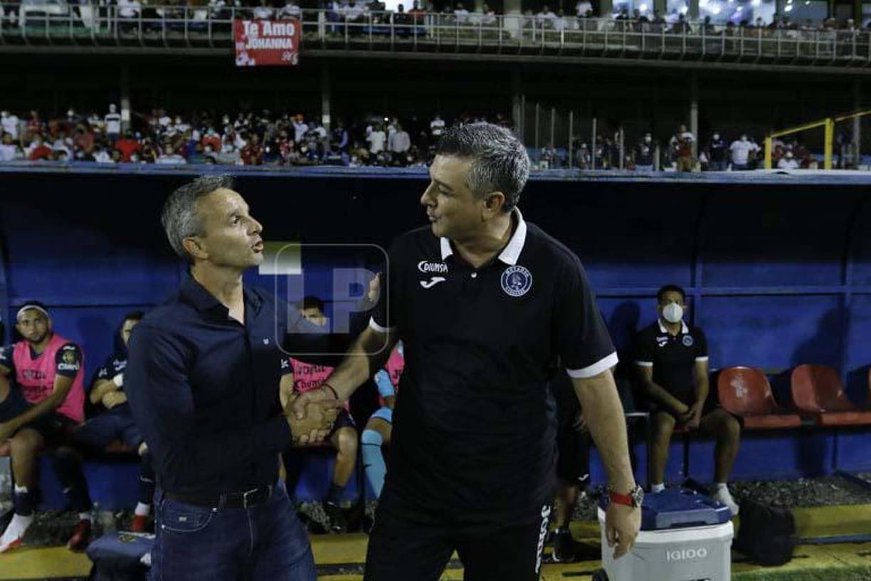 Lavallén y Diego Vázquez se mostraron un gran respeto y estuvieron conversando durante algunos minutos antes del pitazo inicial.