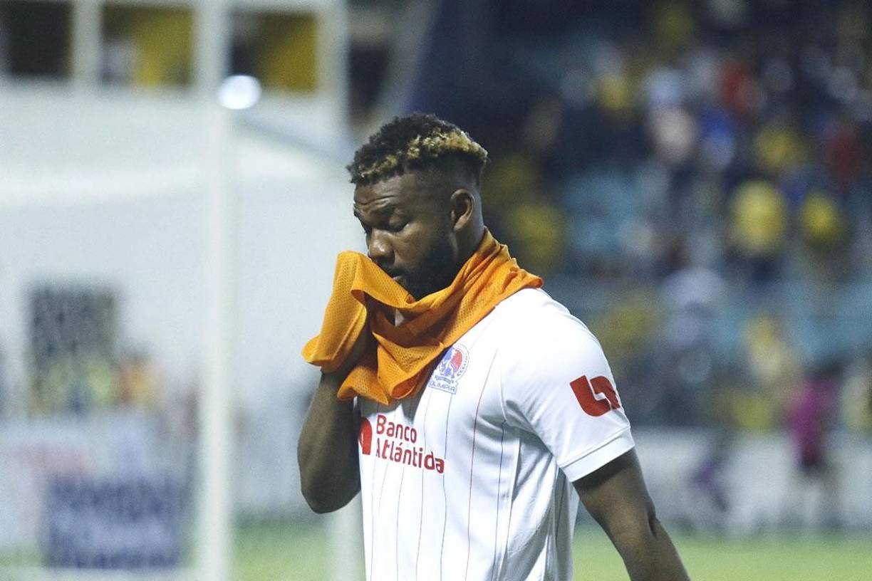 Jorge Benguché, con cara de pocos amigos tras derrota de Olimpia en el clásico contra el Real España.