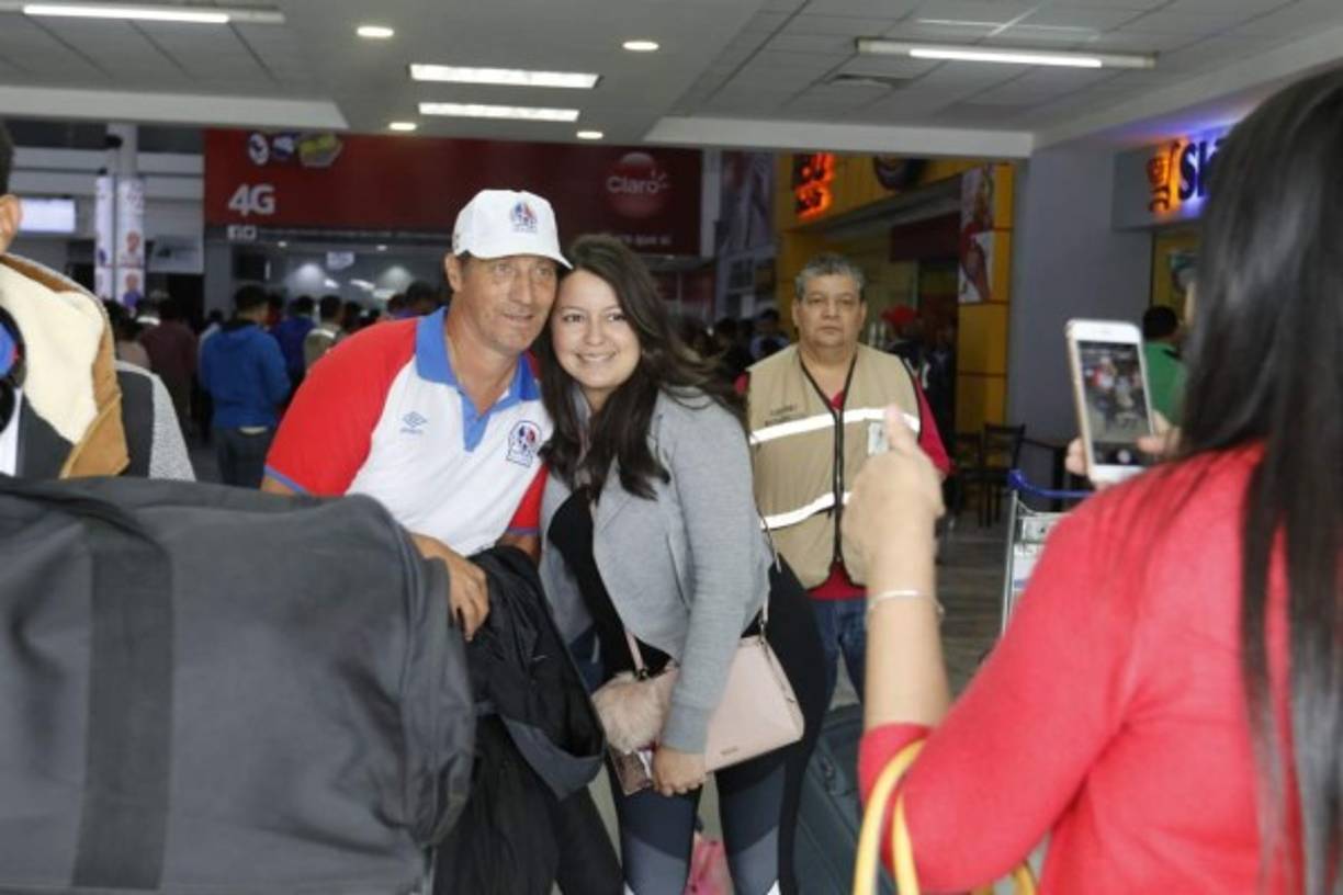 Pedro Troglio también fue de los más asediados por la hincha merengue.