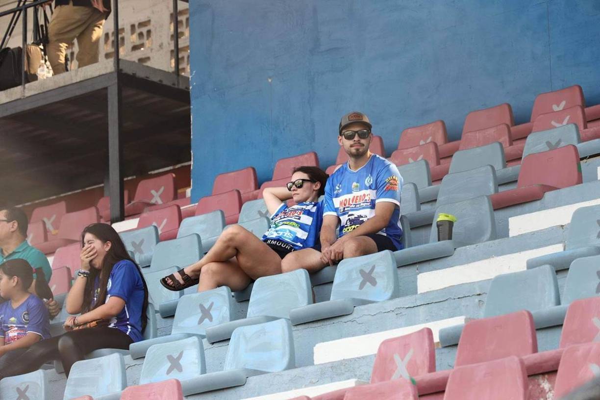 Ambiente y lindas chicas: así se vivió la jornada 17 del Clausura