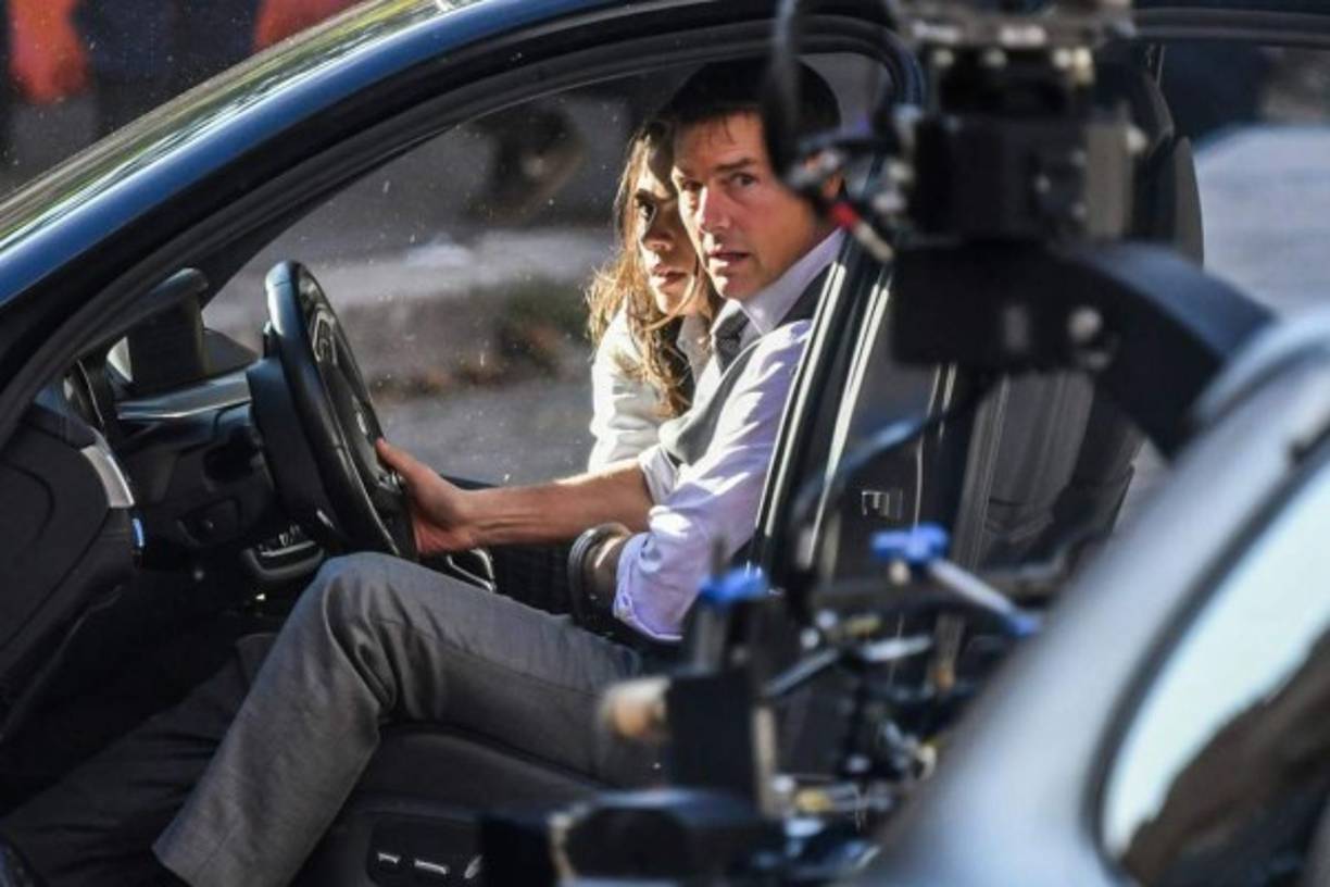 Los reclamos de Tom continuaron por varios minutos, y Cruise a menudo hablaba directamente con los miembros del set: 'No te disculpes, puedes decírselo a la gente que está perdiendo sus malditos hogares porque nuestra industria está cerrada. No van a poner comida en su mesa o pagar su educación universitaria'.