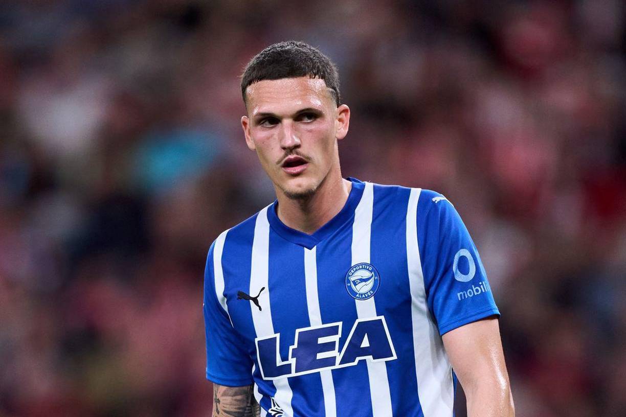 OFICIAL | El Alavés anuncia la finalización de la cesión de Rafa Marín y su regreso al Real Madrid. El defensor tuvo buena temporada para salvar el equipo del descenso.