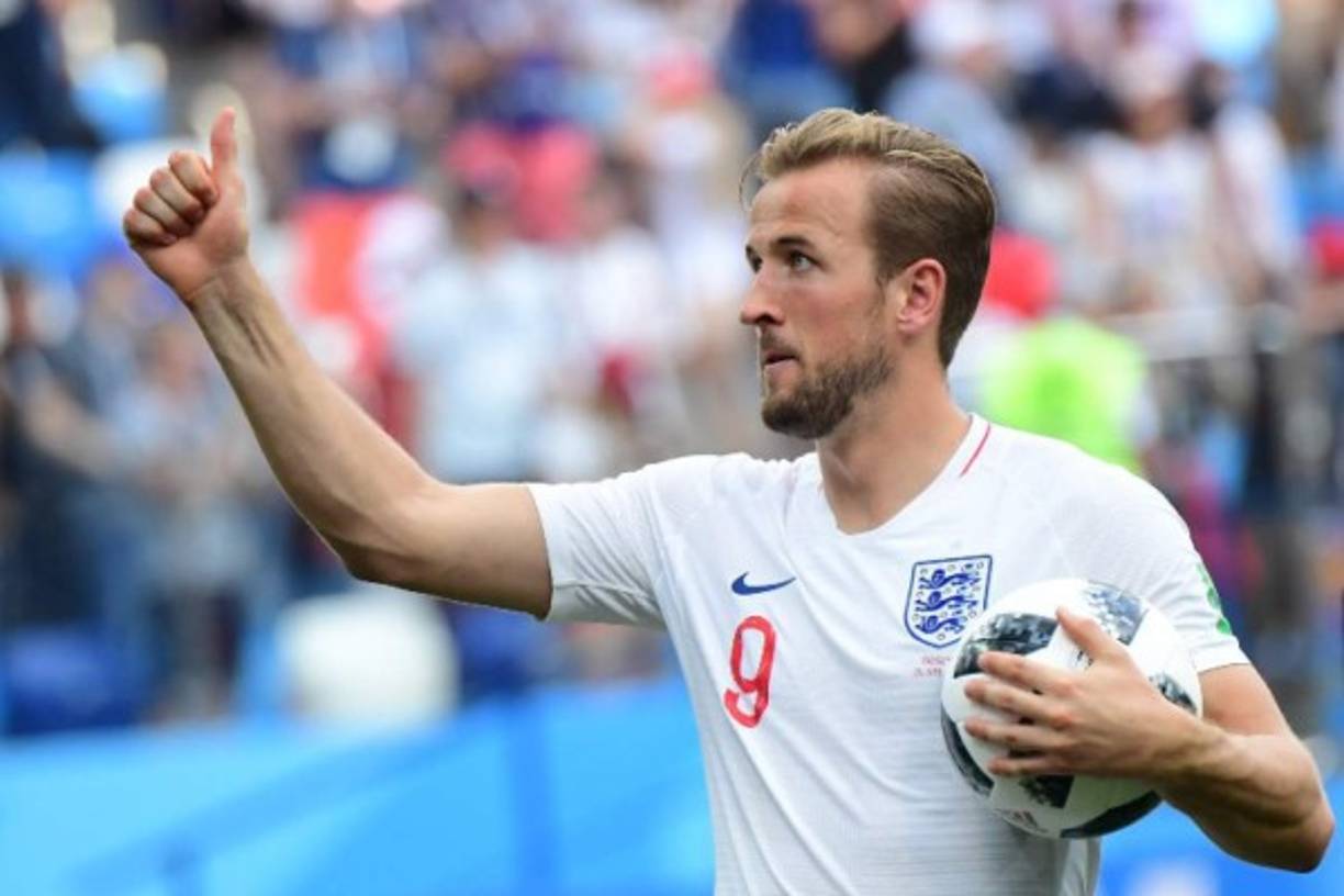El delantero inglés Harry Kane se llevó el baló como recuerdo por el triplete que le anotó a Panamá.