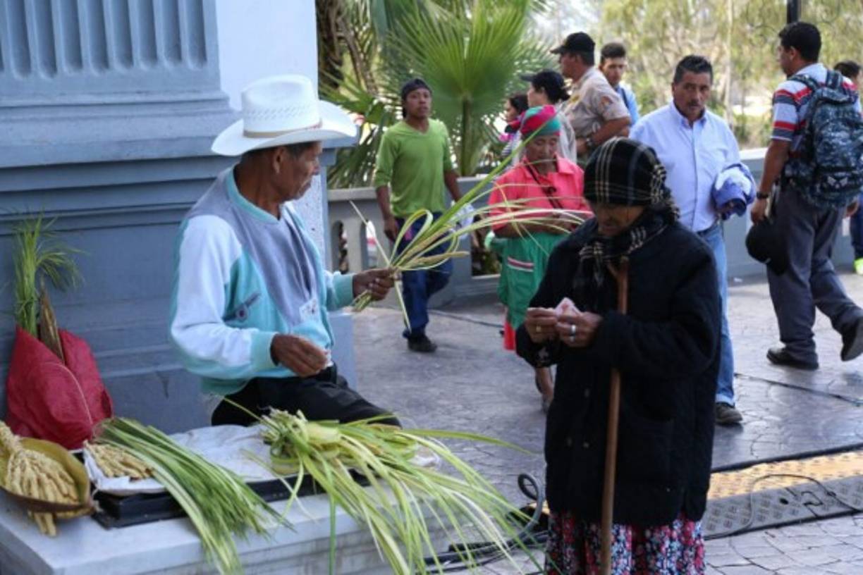 Los hondureños venerar a la Virgen de Suyapa desde su hallazgo.