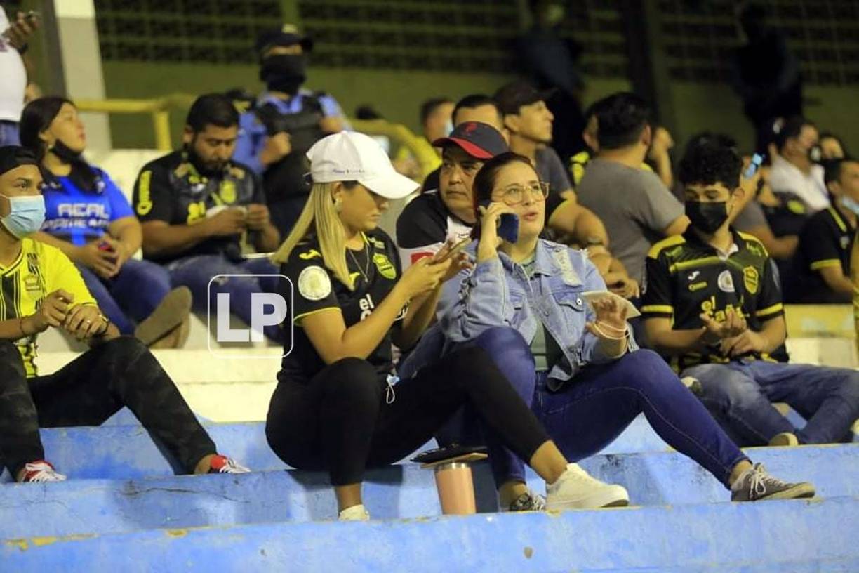 En el estadio Morazán, se vivió un buen ambiente con la afición del Real España.