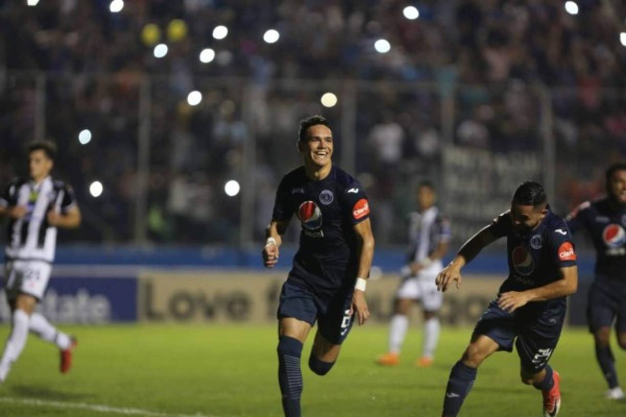 El paraguayo Roberto Moreira abrió el camino de la victoria del Motagua.