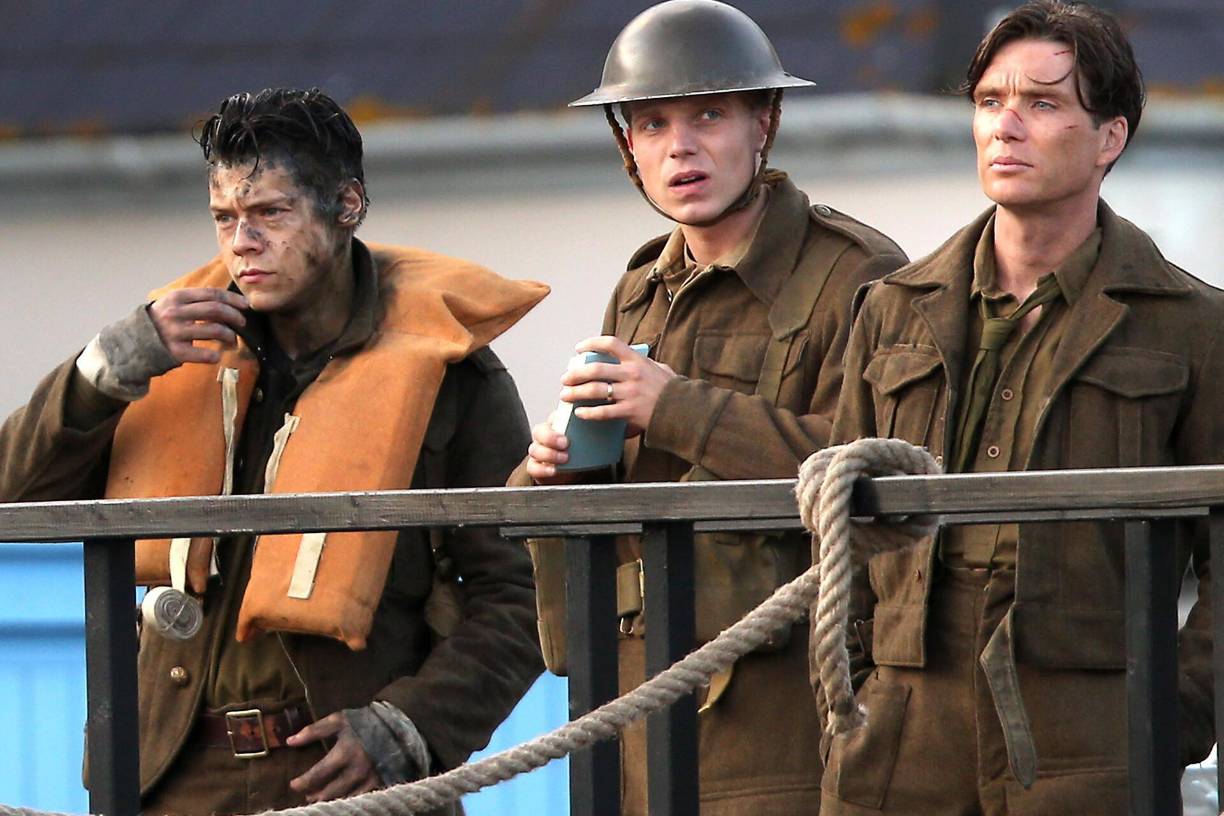 La habilidad de Murphy para sumergirse completamente en sus personajes y su capacidad para transmitir emociones de manera sutil pero impactante lo han convertido en uno de los actores más respetados de su generación. Aquí en el film Dunkerque de 2017.