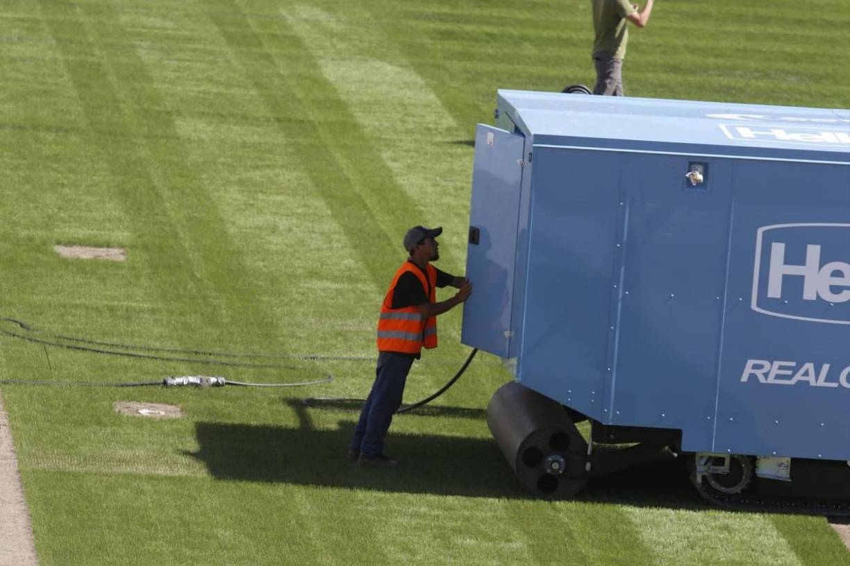 La máquina de cosido había sufrido problemas debido a los cortes de electricidad, pero esto se resolvió por los técnicos del proyecto.