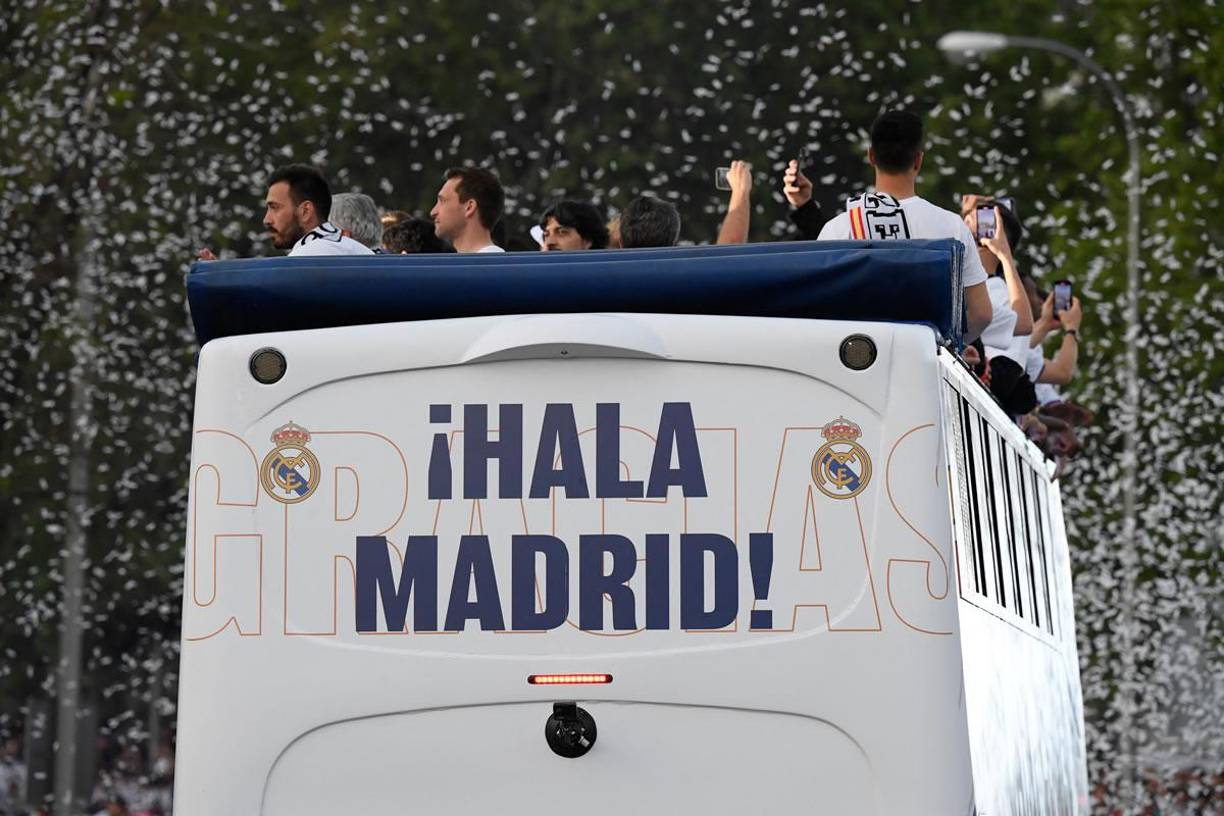 El trayecto del Bernabéu a Cibeles, que habitualmente es corto, duró casi una hora. 