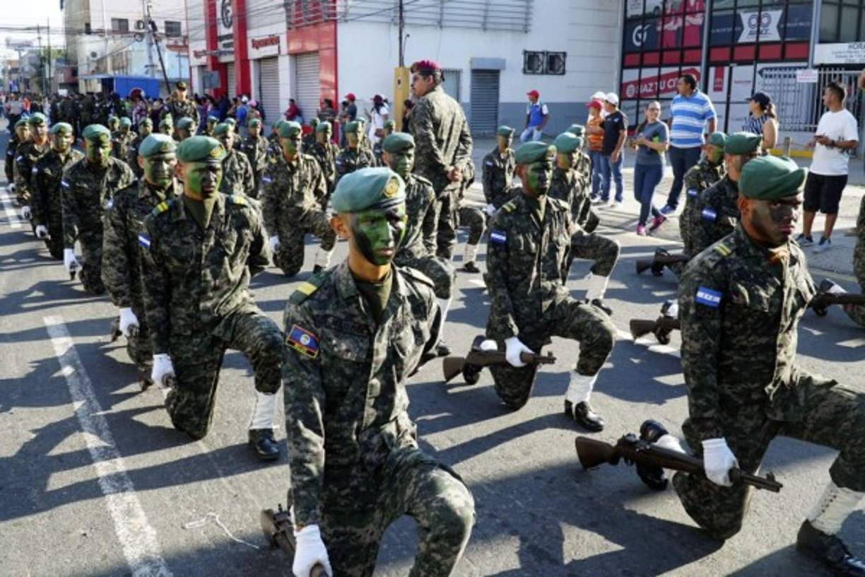 Las Fuerzas Armadas participaron de la fiesta cívica.