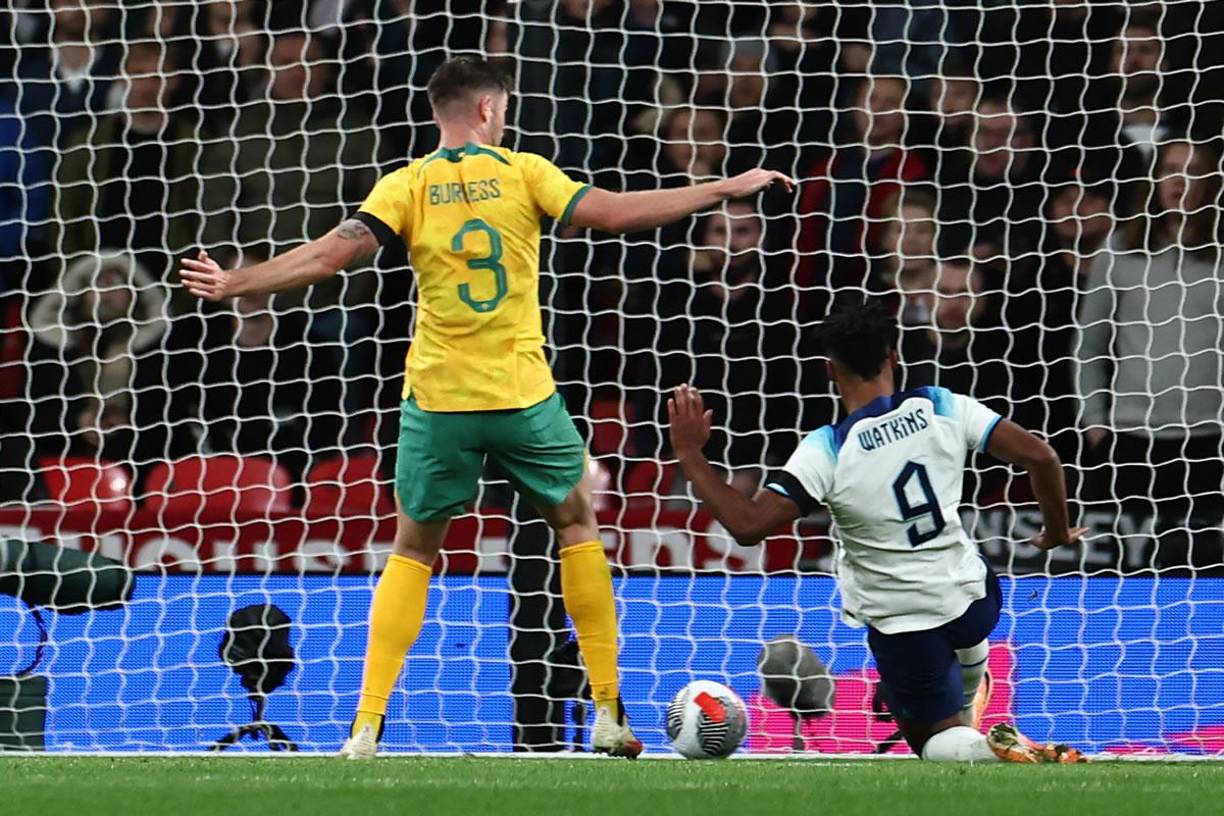Inglaterra, plagada de suplentes, derrotó por 1-0 a Australia en el partido amistoso en Wembley con este solitario gol de Ollie Watkins.