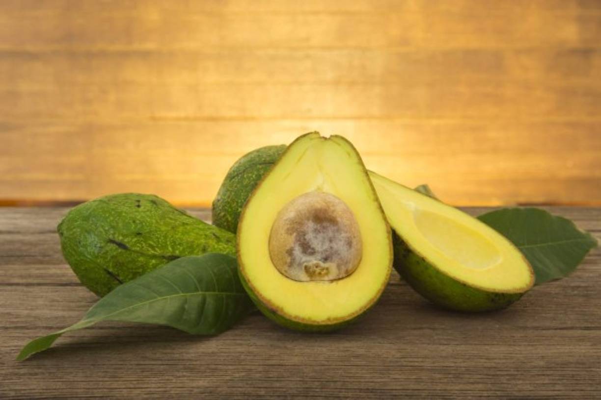 5. Beneficioso durante el embarazo. Consumir una cuarta parte de aguacate al día aporta la cantidad necesaria de ácido fólico que reduce el riesgo de padecer problemas durante el parto.