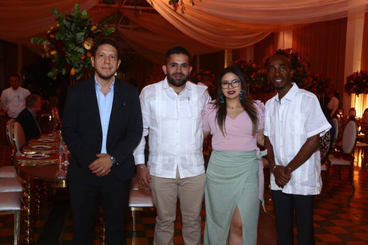 Julio Montessi, Luis Beltrand, Krizia Carranza y Milton Harry