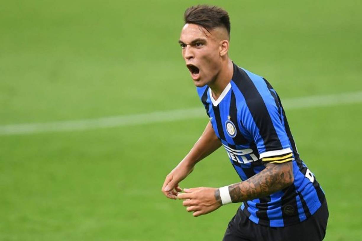 El presidente culé se pronunció también sobre el posible fichaje de Lautaro Martínez por el Barcelona. 'Lautaro es un tema distinto. Detuvimos las negociaciones hace unas semanas porque volvían las competiciones. Están disputando la Europa League y vamos a esperar al técnico que llegue, su planificación y cómo ven este futuro', indicó Josep Martía Bartomeu.