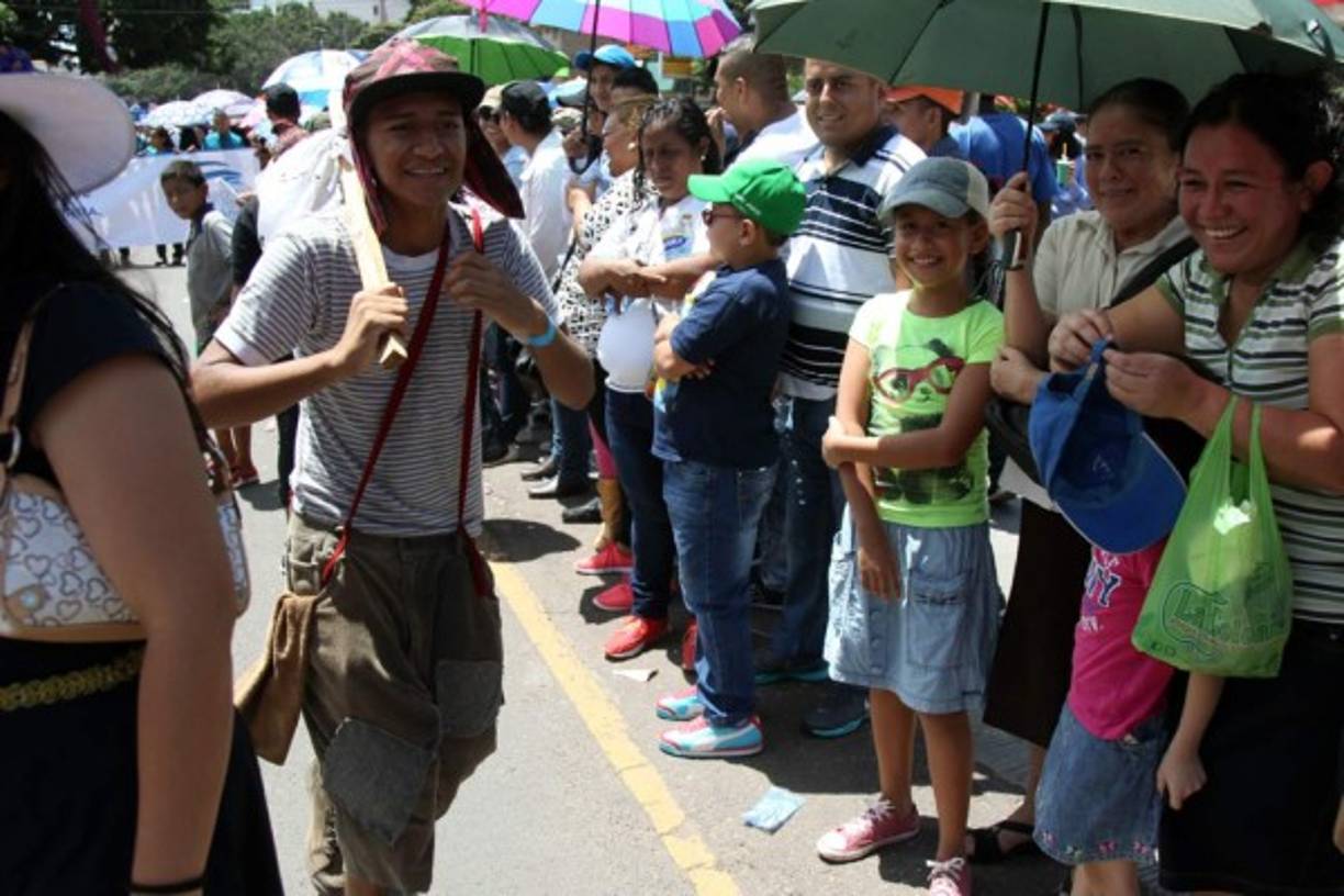 Hasta el 'Chavo del Ocho' acudió a la celebración catracha.