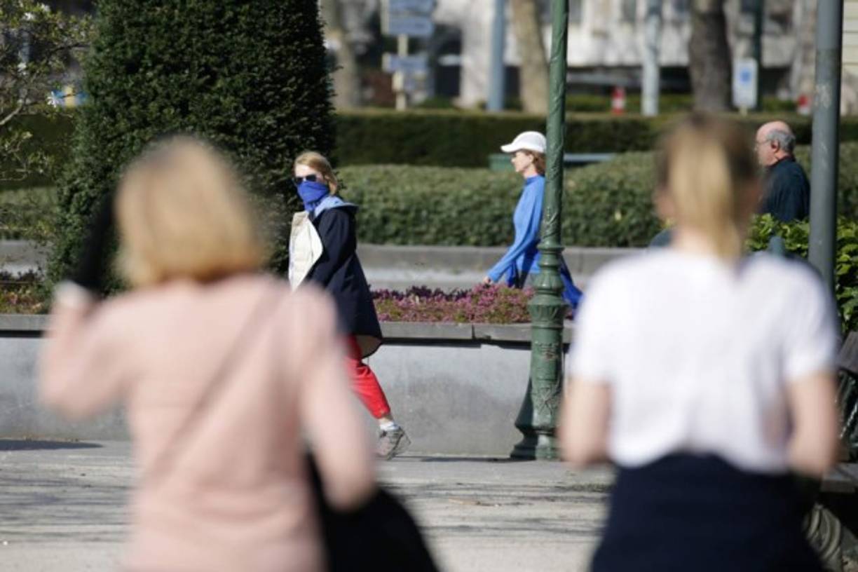 Según las últimas cifras del Ministerio de Salud, publicadas el domingo, Irlanda registró 158 muertes relacionadas con la COVID-19 y 4,994 casos de contagio desde que estalló la epidemia.