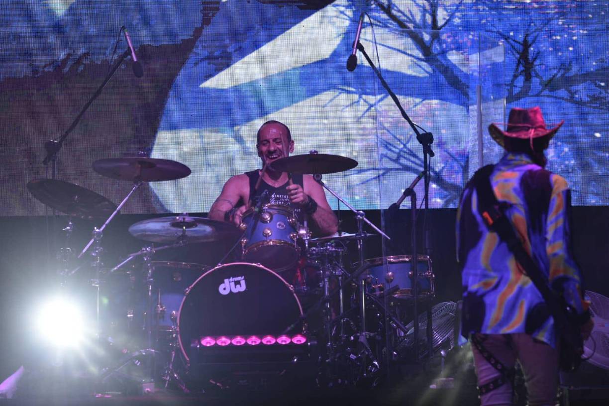  Carlos “<i>Oveja</i>” González, baterista de Vilma Palma.