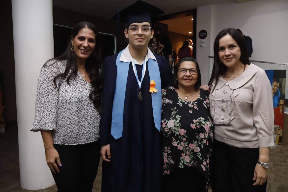 Karen Daccarett, Sebastián Contreras, Martina Quintanilla y Jennifer Fuentes